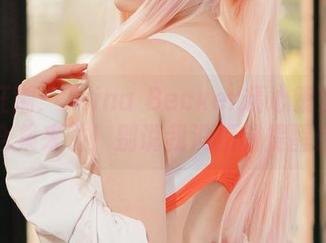 校服狂潮：Alina Becker精心策划的写真合集来啦！别说我没提前提醒你哦